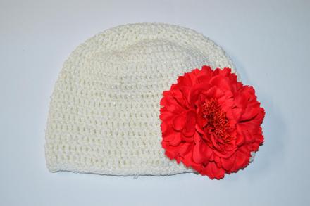 Háčkovaná čiapočka s kvetom, 104