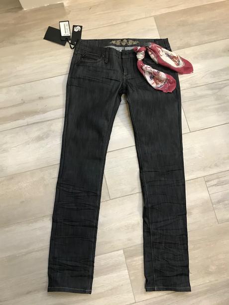 Nádherné dámske rifle úžasného strihu, 30