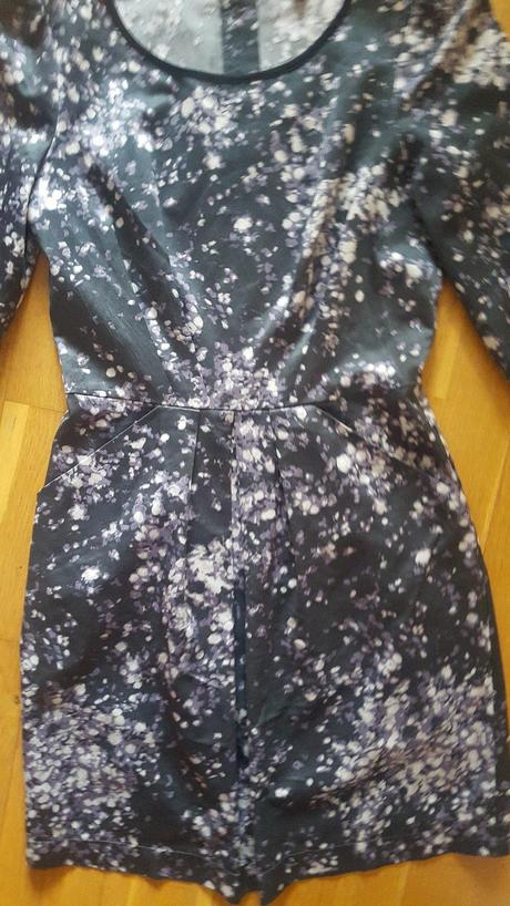 Saténové šaty, 36