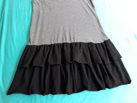 Pasiklave cierno- biele saty, 134