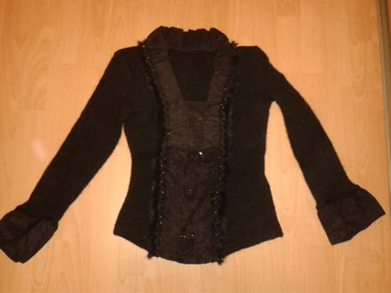 Cierny sveter s flitrami a kozusinkou, s