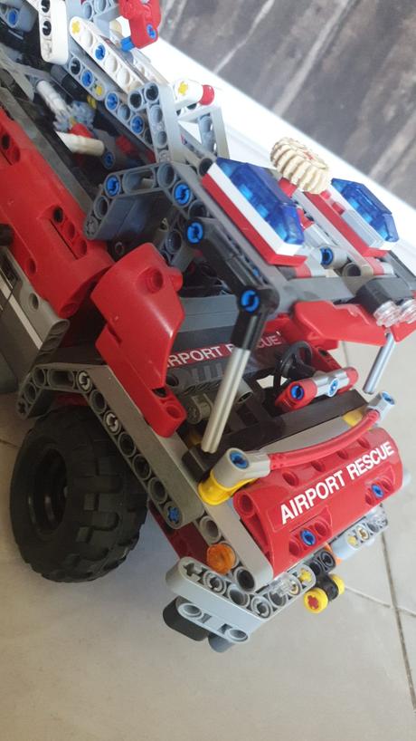 Skladačka - letiskové požiarne auto, 