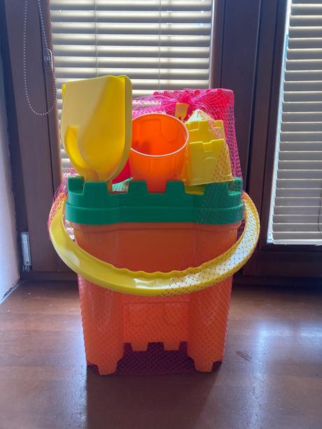 Vedierko, formicky do piesku,