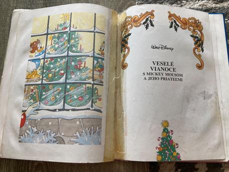 Veselé vianoce s mickey mousom a jeho priateľmi,