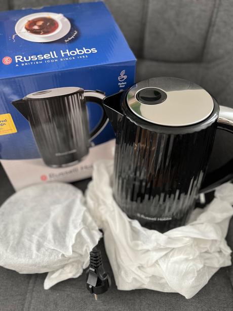 Rýchlovarná kanvica russell hobbs čierna, 