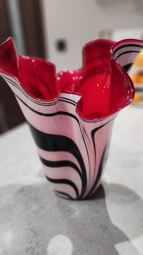 Čierno- červená váza, 