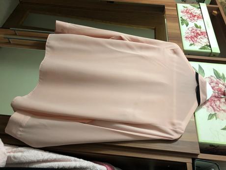 Ruzova bluzka, atmosphere,s