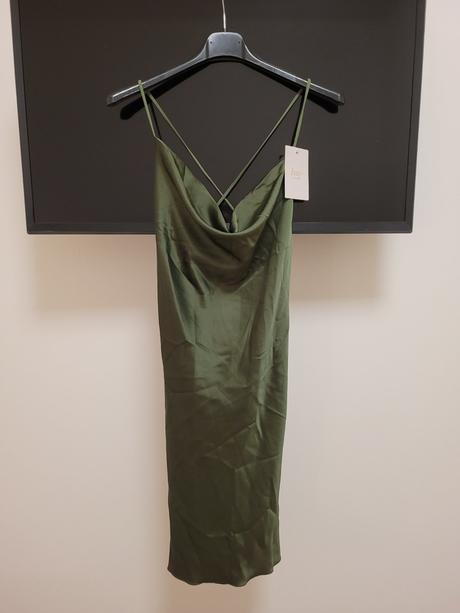 Šaty holý chrbát, s