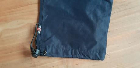 Sustakove nohavice, 104