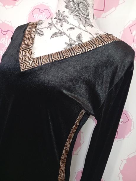 Nové zamatové šaty, m