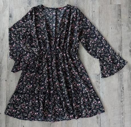 Tenké kvetinové šaty, 44