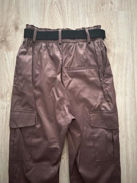 Krásne a štýlové čokoládové nohavice značky marcys, s