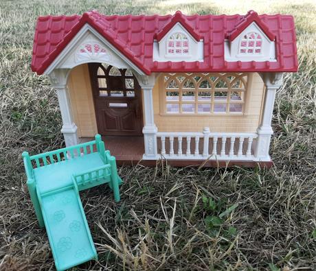 Sylvanian sweet raspberry house,