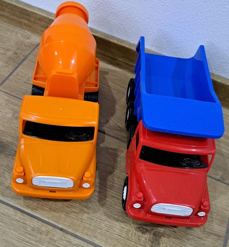 Autá, traktor, nakladač,