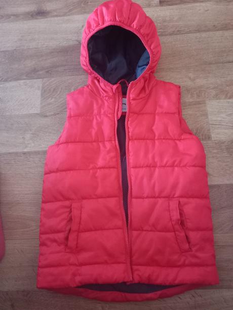 Červená vesta 128, 128