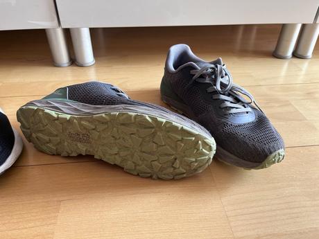 2 pary tenisky v. 41 symbolicka cena, nike,41