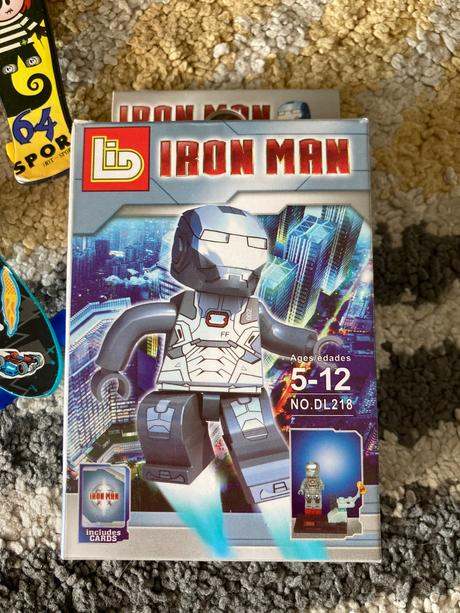 Iron man panáčik a skejty, 