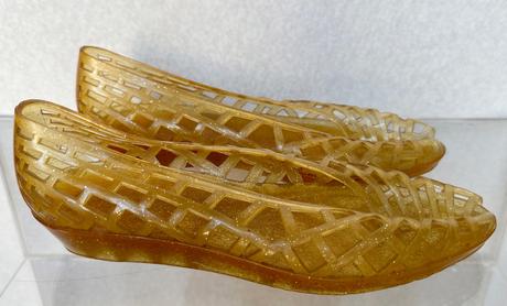 Zlaté gumené sandálky, 36