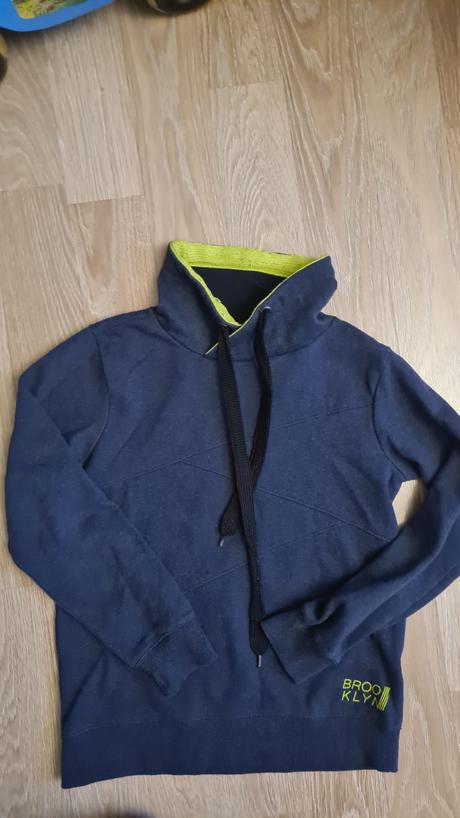 Mikiny 146/152, chapter young,146