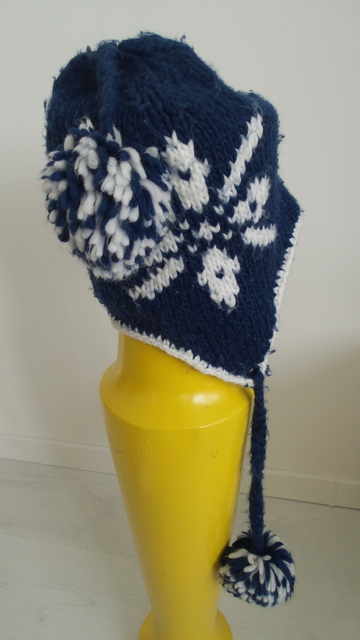 Trendy zimna ciapka modro-biela, loap,158