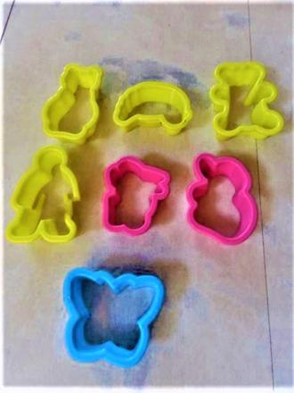 Plastové vykrajovačky / 7 ks,