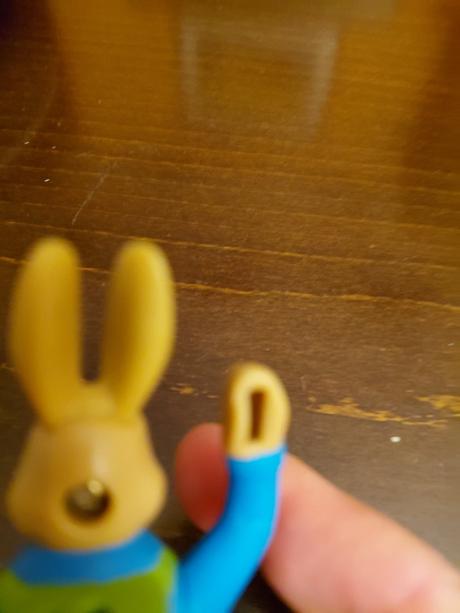 Zajacik - po stlaceni hybe rukou- vyska, 