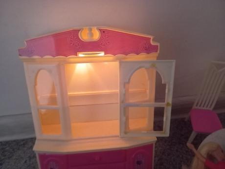 Barbie kuchynka stôl, stoličky, riadiky, 