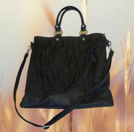 Kabelka so strapcami,