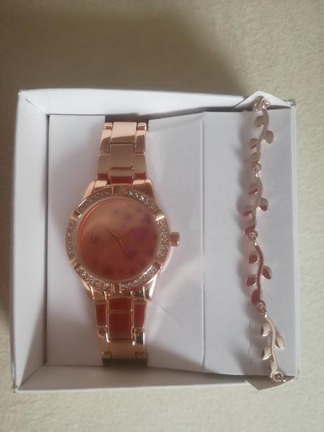 Nove hodinky s naramkom, 