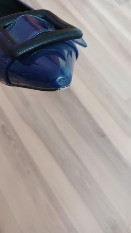 Tmavomodré baleríny, 37