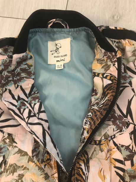 Bomberka, river island,74