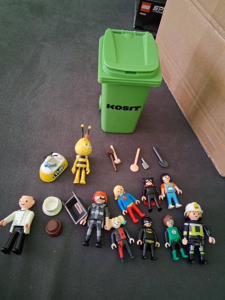 Odpadkovy kos a figurky, 