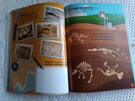 Veľká kniha nálepiek dinosaury, 