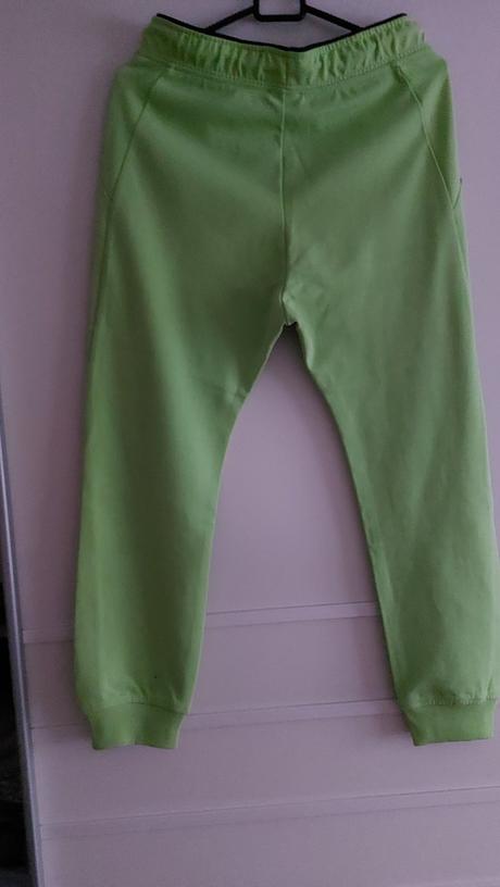 Nové teplaky, benetton,158