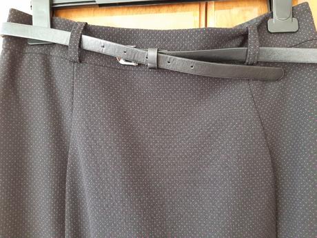 Čierna sukňa s bodkami, f&f,38