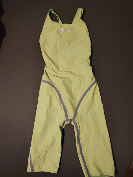 Pretekárske plávky head, 152