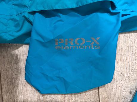 Bunda do dažďa, 152