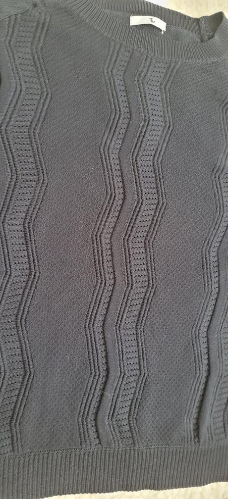 Značkové čierne tričko, tu,m