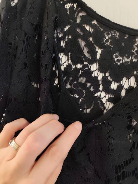 Čipkované krátke šaty, s