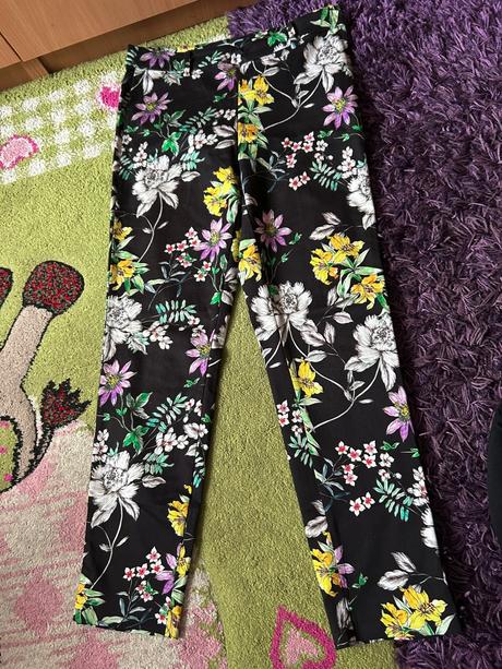 Kvetované elastické nohavice veľ. 38, h&m,38