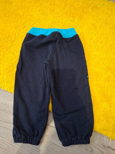 Tmavomodré tepláky/nohavice, 92