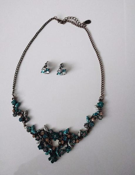 Náhrdelník a náušnice, 