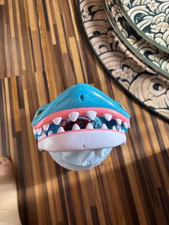 Žralok s rybami v bruchu,