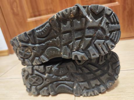 Predam skoro nenosene vodeodolne velkost 32 (22cm), 32