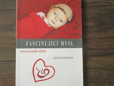 Fascinujíci mysl novorozeného dítěte,