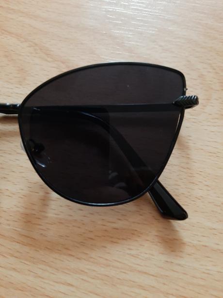 Čierne slnečné okuliare, 