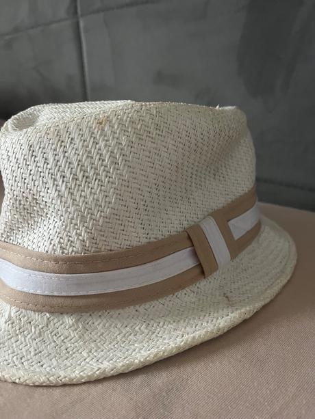 Slamený klobúk, 140