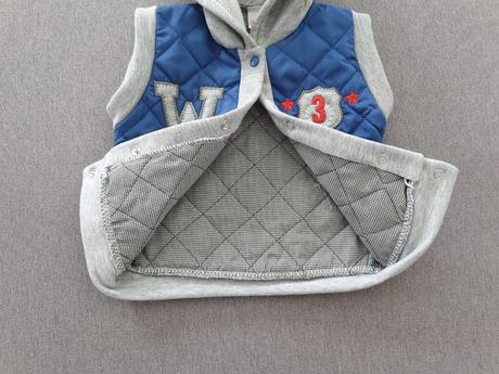 Vestička s kapucou, 74