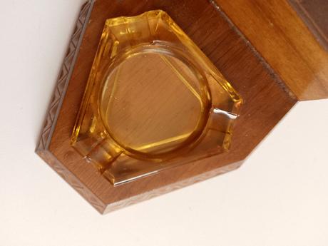 Popolník, šálky s podšálkami, 