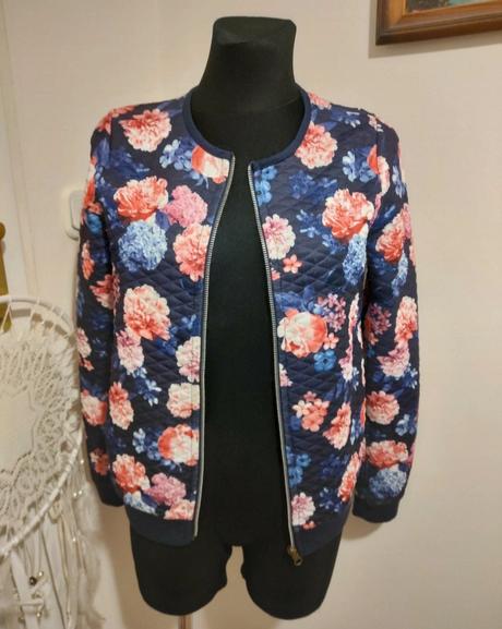 Bomberka tenká, age,xs